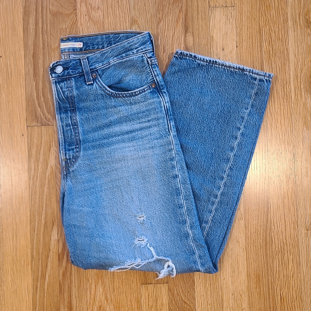 Levi's Distressed Ribcage Ankle Jean